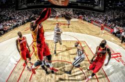 JackeyLove意外战胜MAD，比赛局势复杂引爆全场！全场沸腾不已