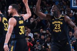 包含NBA球队因阵容调整迎来新气象，备战季后赛的词条